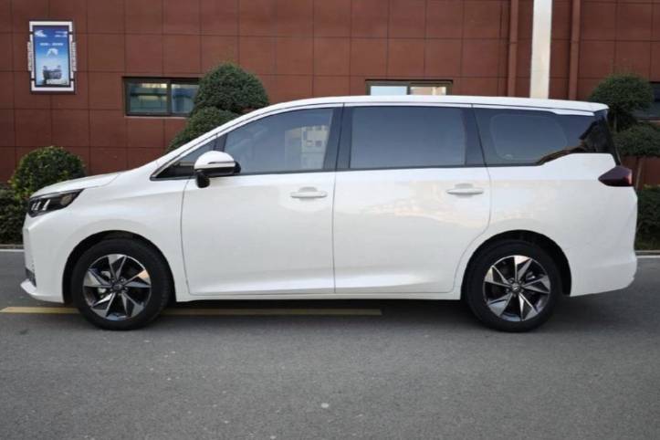 15萬級家用MPV，G50混動對比傳祺M6，誰才是更優解？