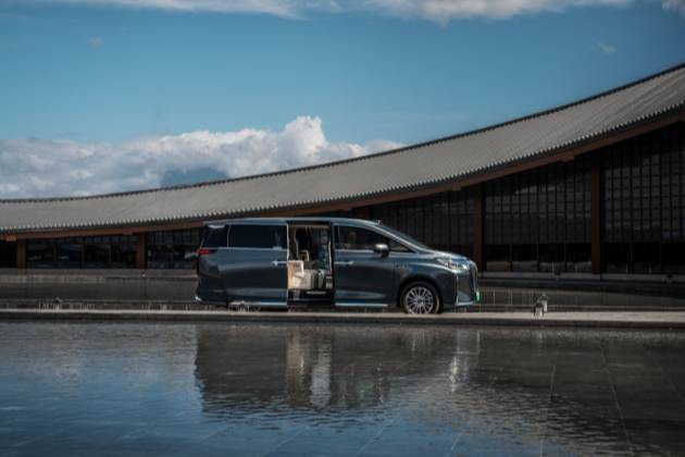 30 万级家用 MPV 杀疯了 魏牌全新高山演绎家庭移动城堡