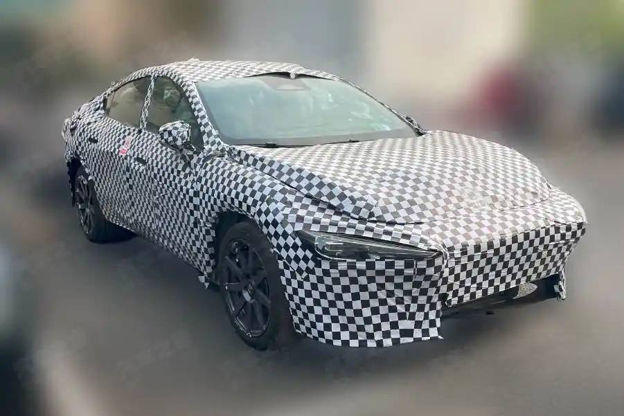 深藍全新轎車諜照曝光，定位更低07，起售價或10萬內