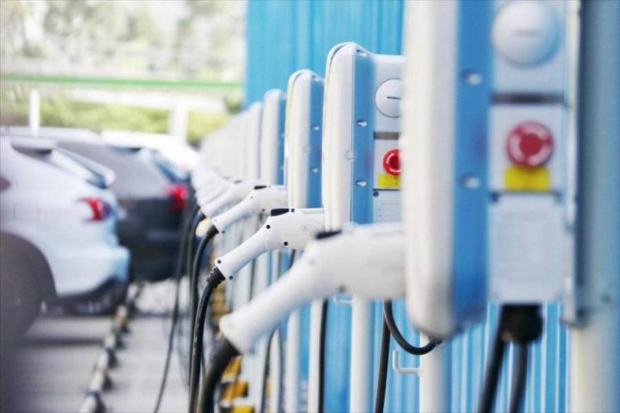 “充電設施擬不低于10%”，該文件落地首都