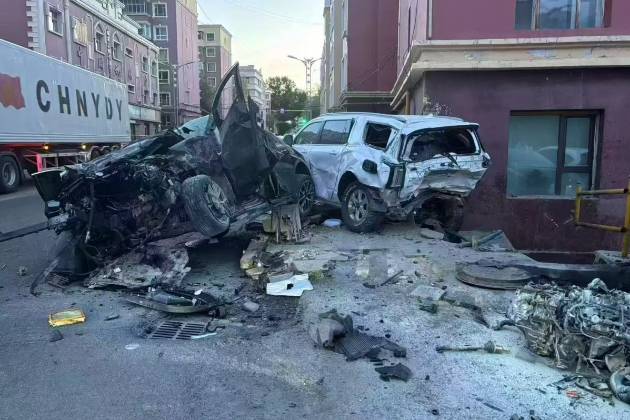阿勒泰、廣州高架路極限狂飆，兩起事故敲響生命時速警鐘