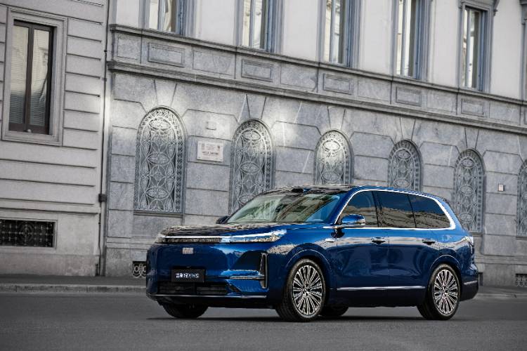AI科技大六座旗舰SUV,吉利银河M9惊艳亮相米兰