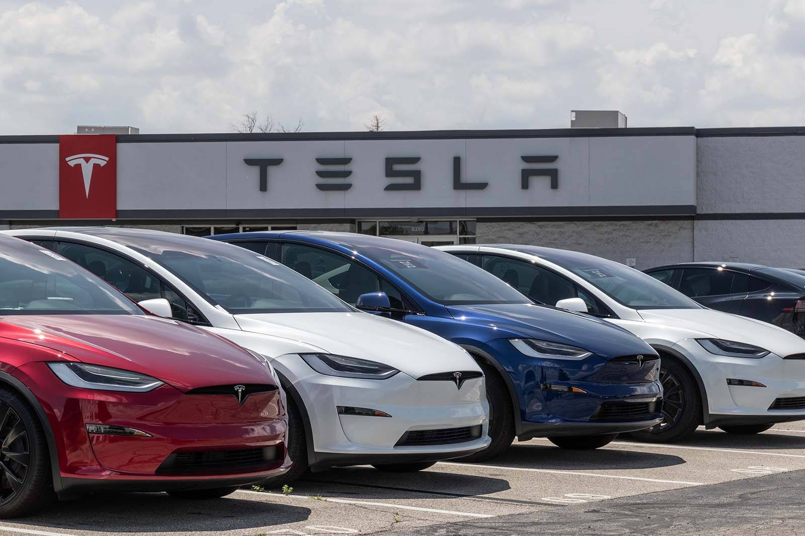 車壇快報|蔚來回應充電站多車起火,特斯拉在歐洲銷量大幅下滑