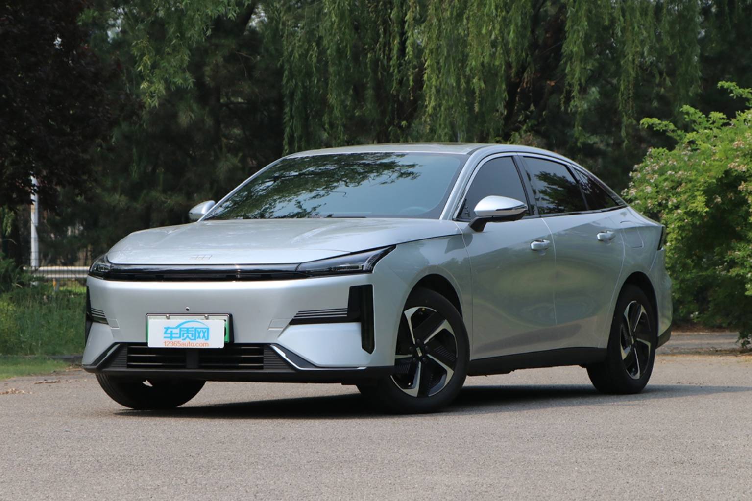 向完美进化 试驾2025款吉利银河L6 EM-i