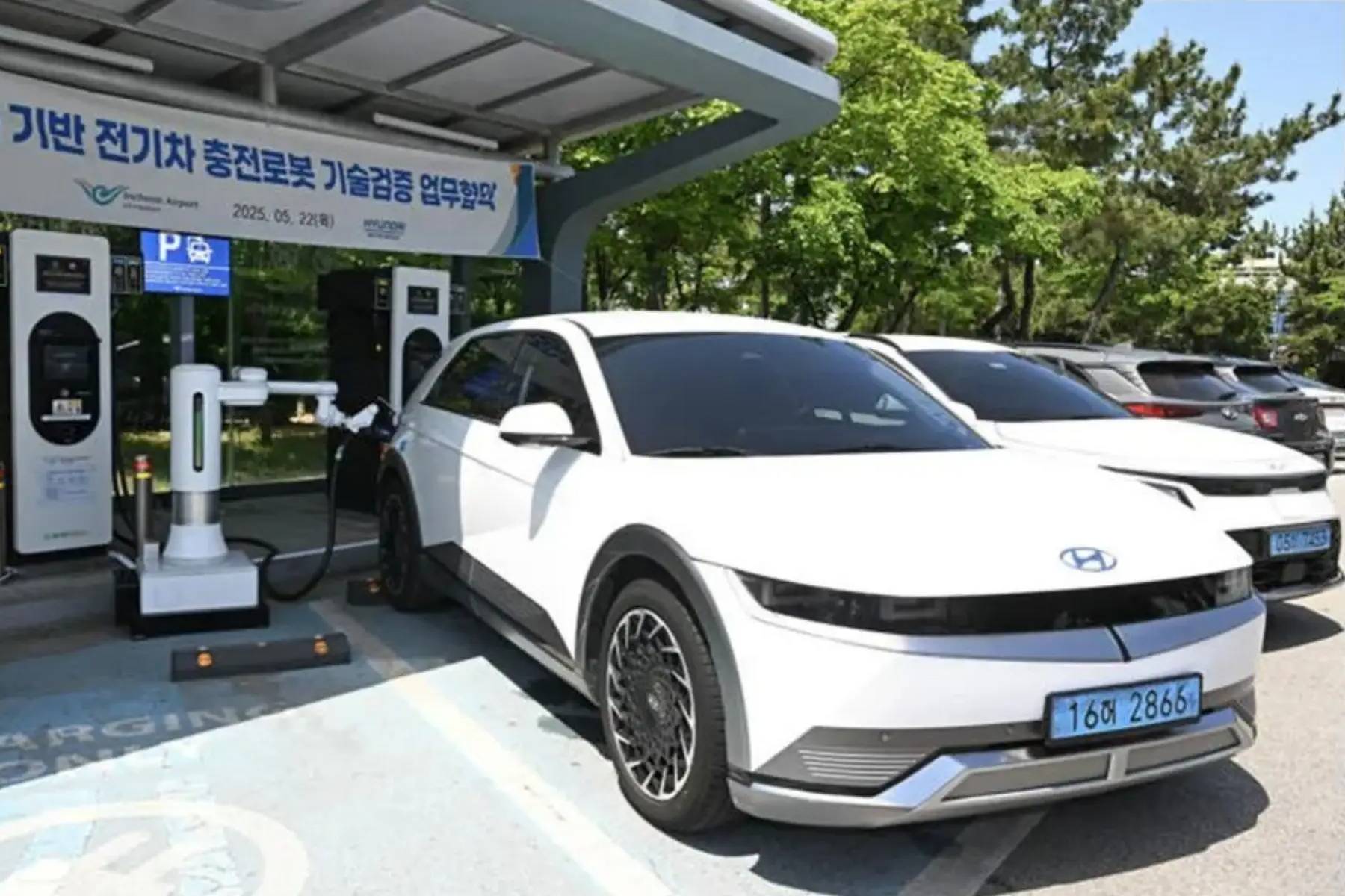 10年前特斯拉提出的充電機器人，現(xiàn)代汽車已開啟實測