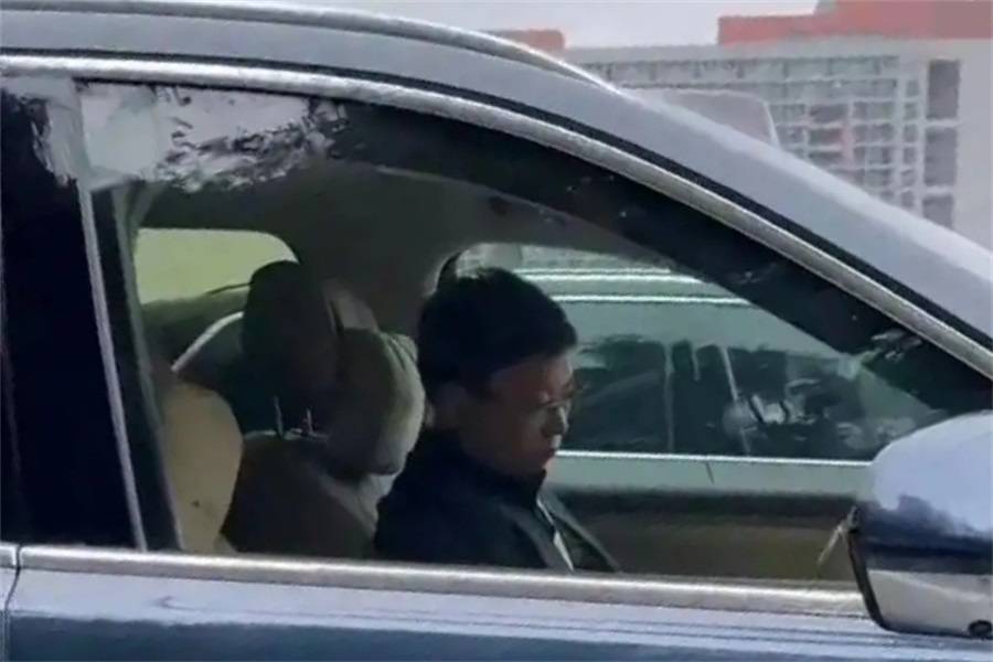 余承東被曝“開車睡覺”，視頻熱傳
