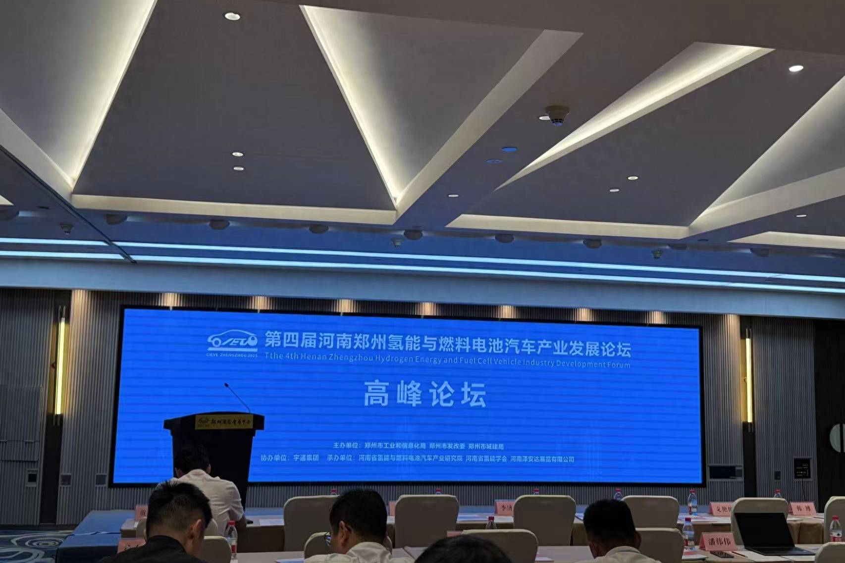 新能源汽車只“帶電”？聽聽行業(yè)“大咖”們怎么說