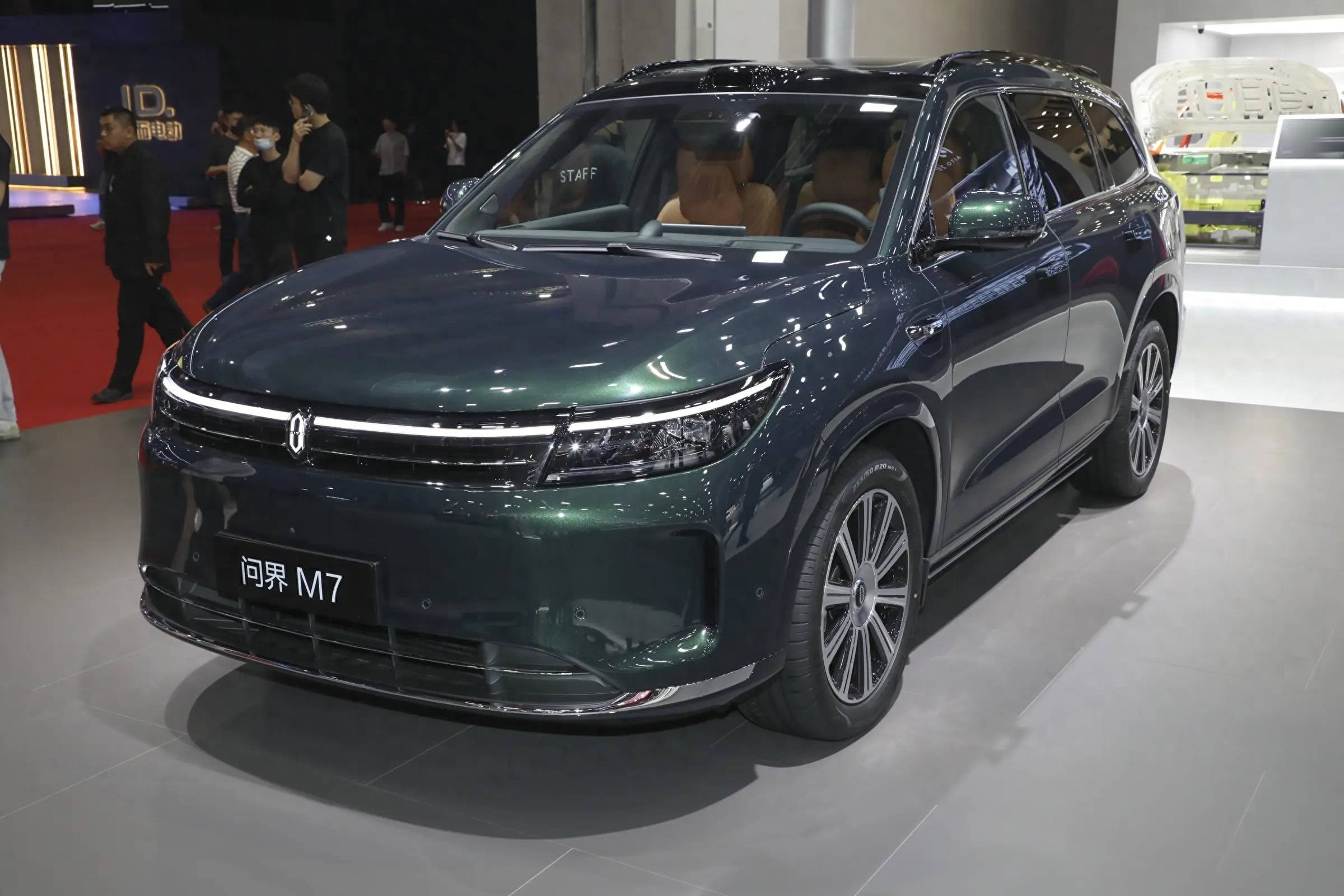 新款問(wèn)界M7實(shí)車(chē)曝光！采用全新前臉造型，內(nèi)飾設(shè)計(jì)有所調(diào)整