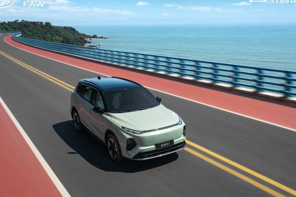 9.98萬起，1.5T插混+中型SUV，奔騰悅意07誠意如何
