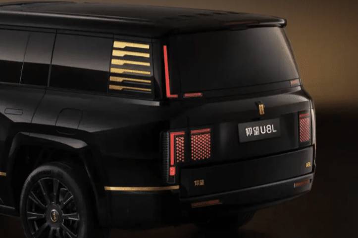 仰望 U8L 曜石黑配日珥金全新車色首發(fā)！預計下半年上市