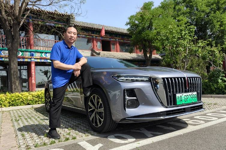 用料扎實(shí)，續(xù)航長(zhǎng)且支撐性好，試駕紅旗H5 PHEV