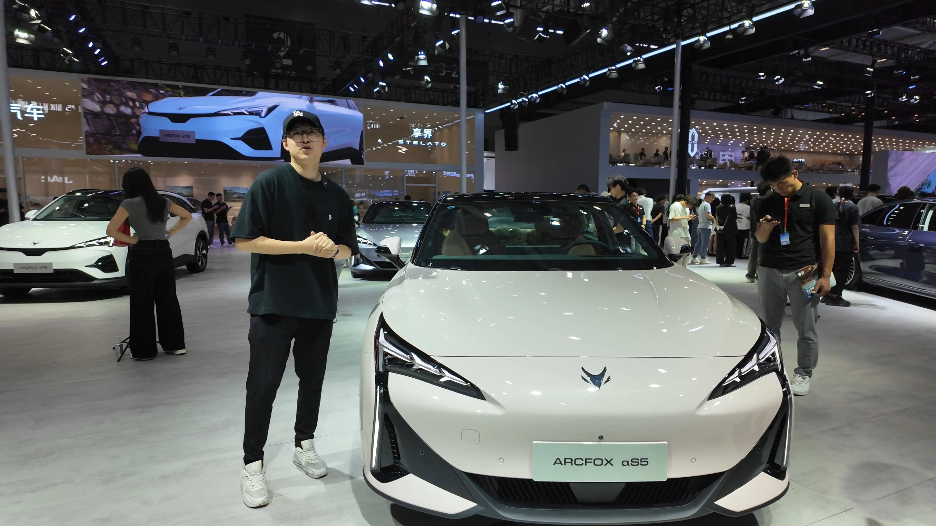 2025粵港澳大灣區車展，探館北汽極狐展臺