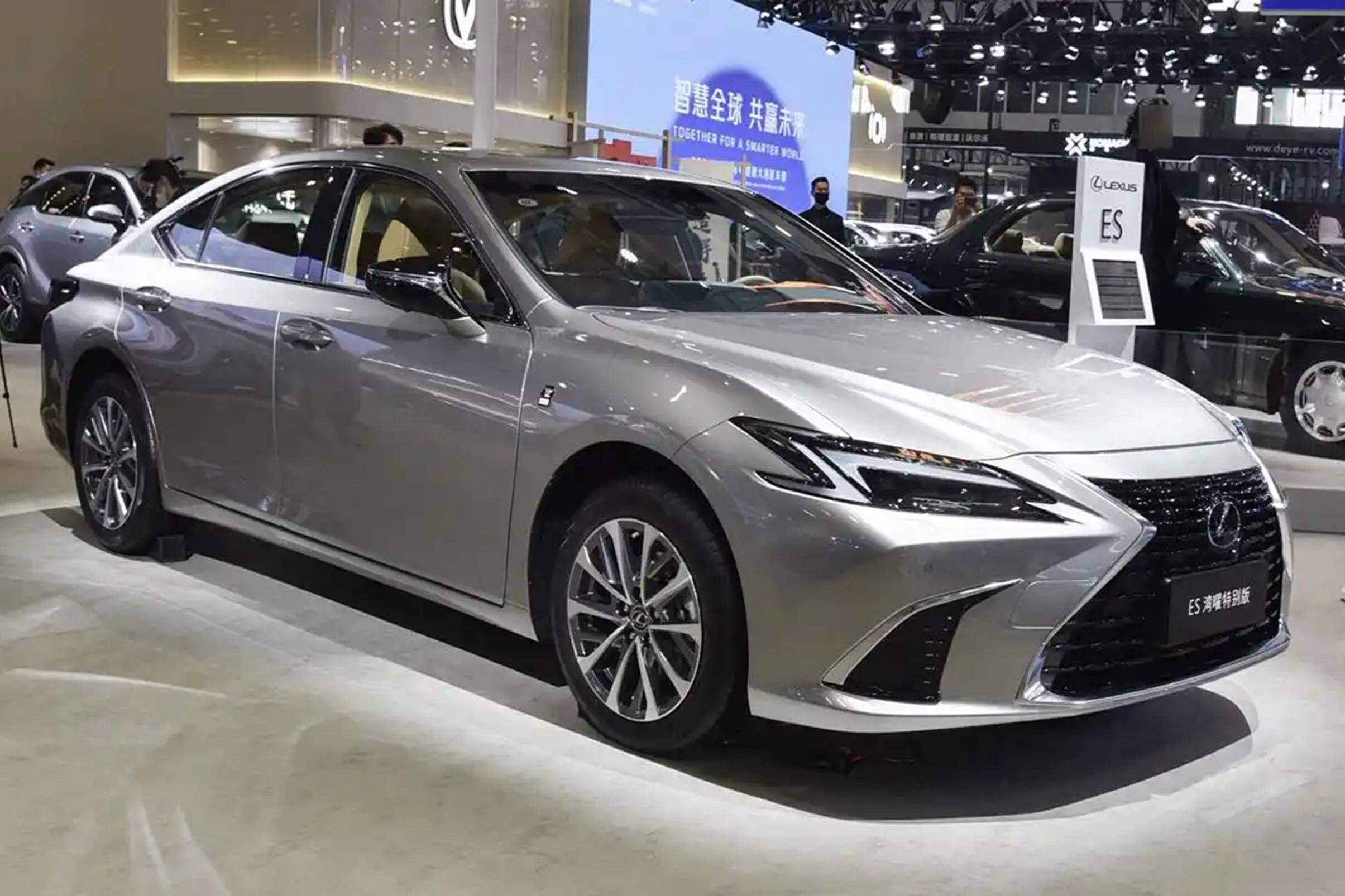 最后的絢麗！雷克薩斯新車亮相車展，5米長豪車將告別燃油時代？