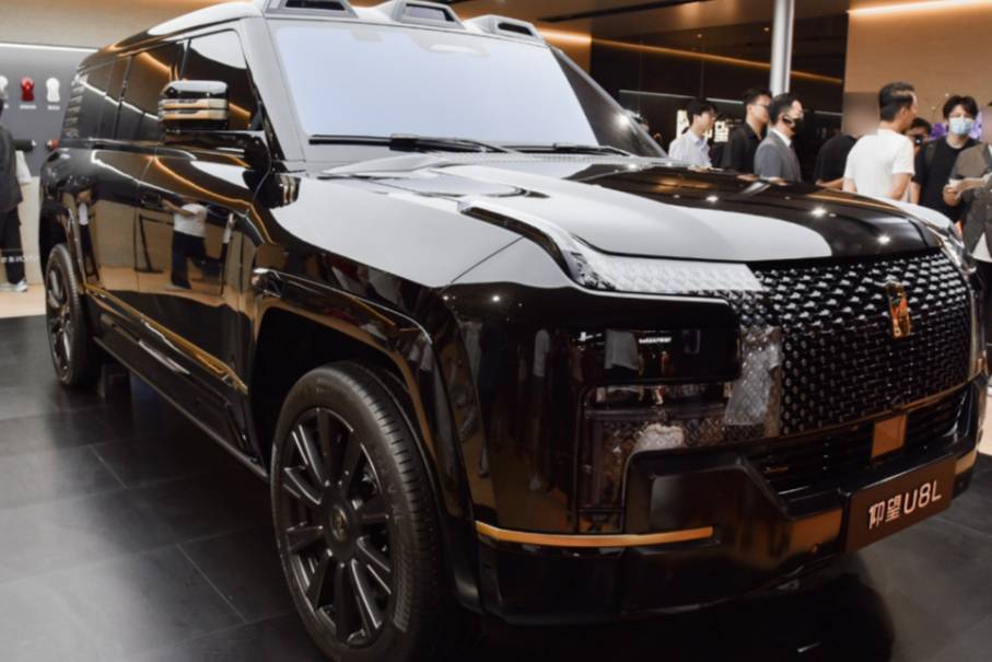 【E汽車】仰望U8L實(shí)車亮相，車長5.4米，新配色更尊貴