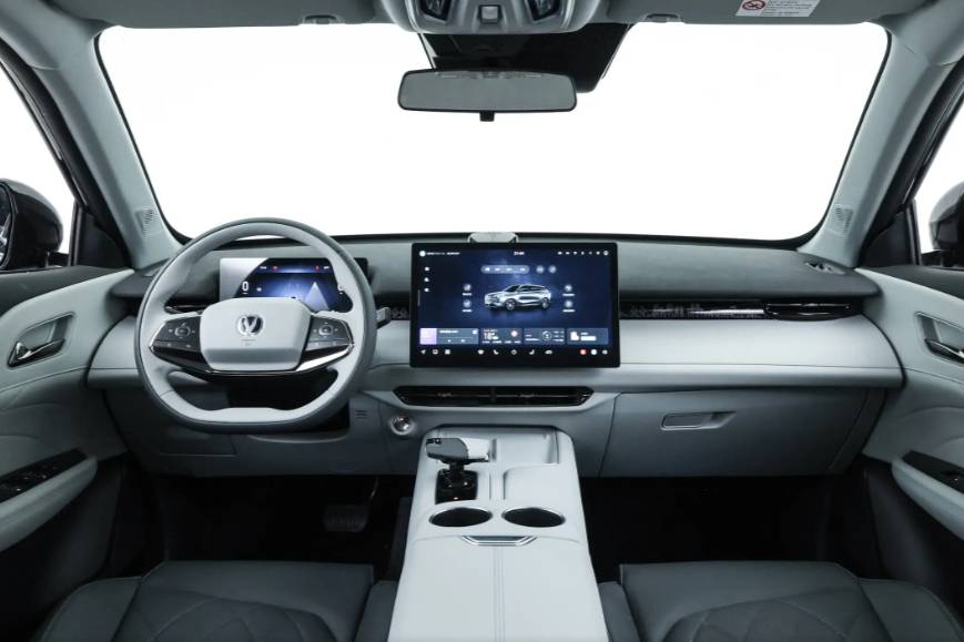 长安UNI-Z PHEV，续航1200km，支持车外喊话