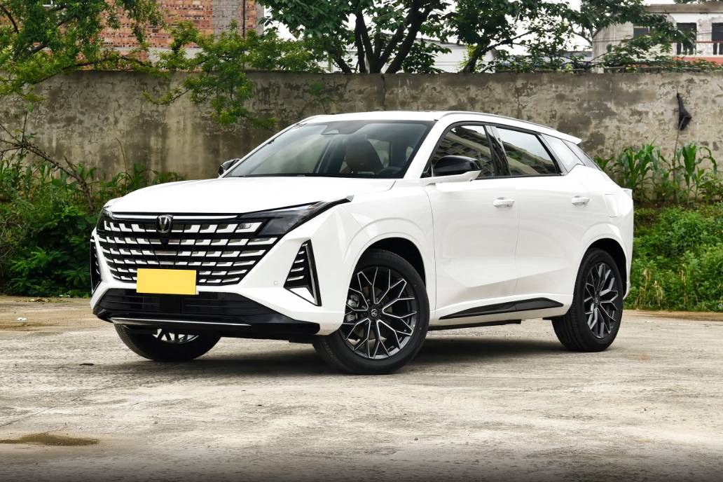 體驗長安UNI-Z PHEV：可純電可增程，還能對外喊話！