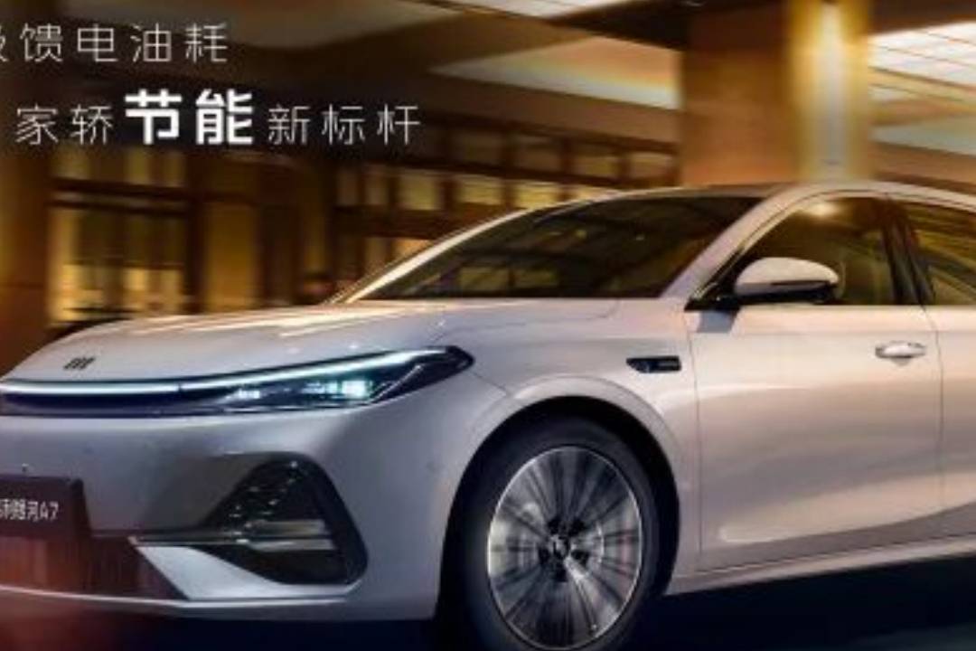 綜合續航超2100公里，全球家轎新標桿 吉利銀河A7官圖發布