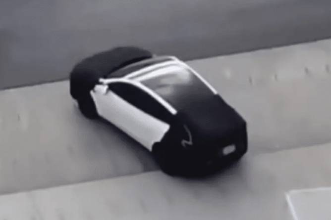 特斯拉 Model Y 新車型諜照曝光！