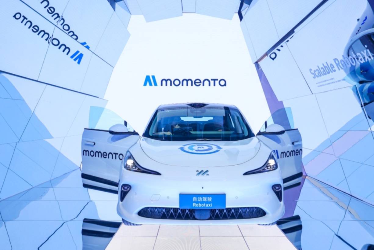 特斯拉、Momenta合流闖進Robotaxi衛(wèi)冕之戰(zhàn)