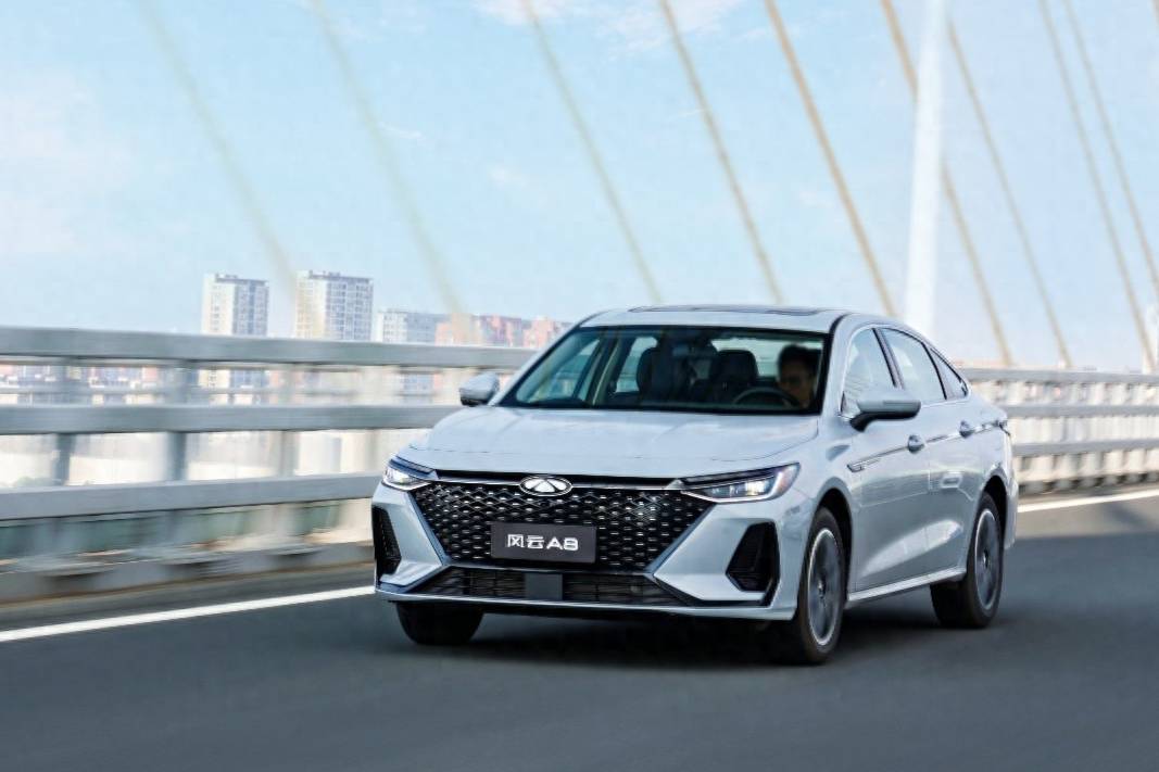 風云A8上市直播拆車：防撞梁1.4 米長，“鋼筋鐵骨” 實錘