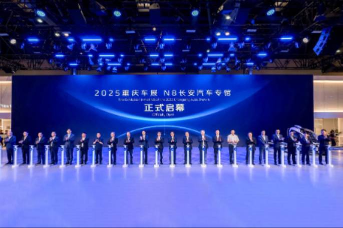 長安汽車重慶車展“秀肌肉”：智慧全球 共贏未來