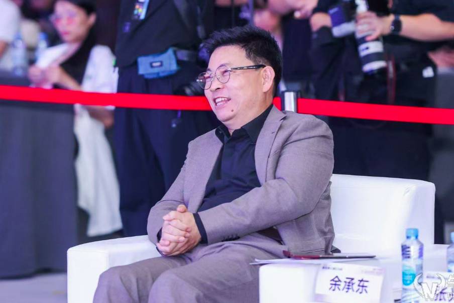 90后看老總：華為眼紅小米鬧出口水戰(zhàn)？余大嘴可以歇歇了