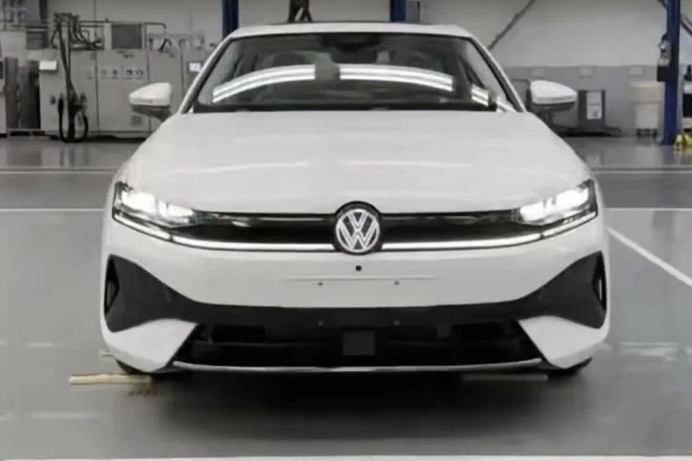 全新速騰實(shí)車曝光 隱藏式門把手 搭載1.5T+7DCT