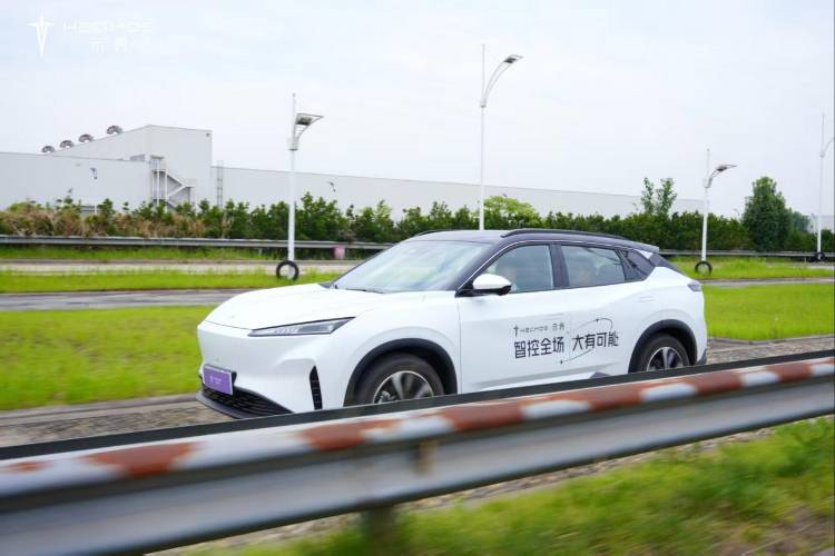 十萬級的法系駕控，示界06讓電動出行有了“高級感”