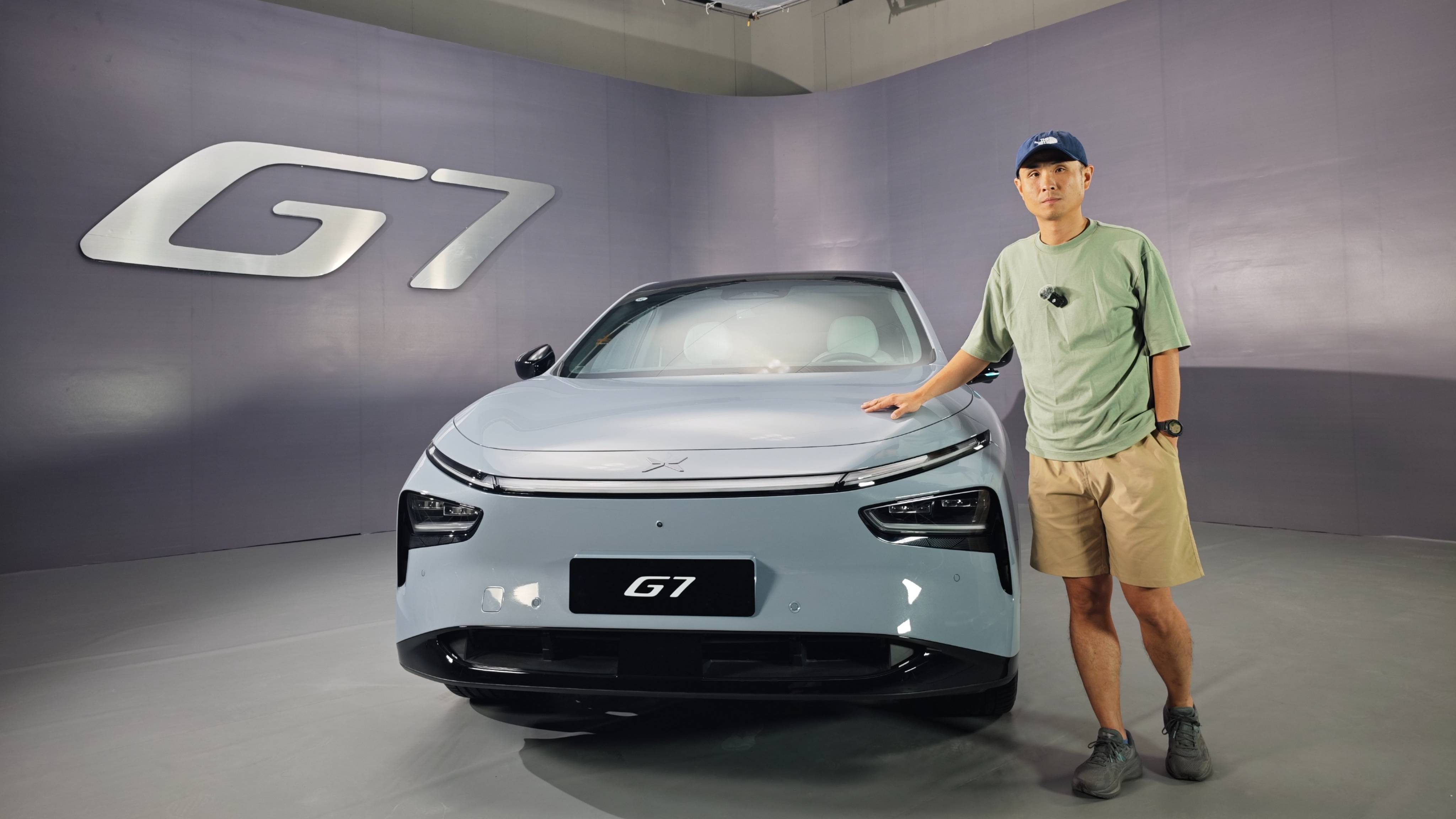 近距離品鑒小鵬G7，87英?大投影裝進車里是什么體驗？