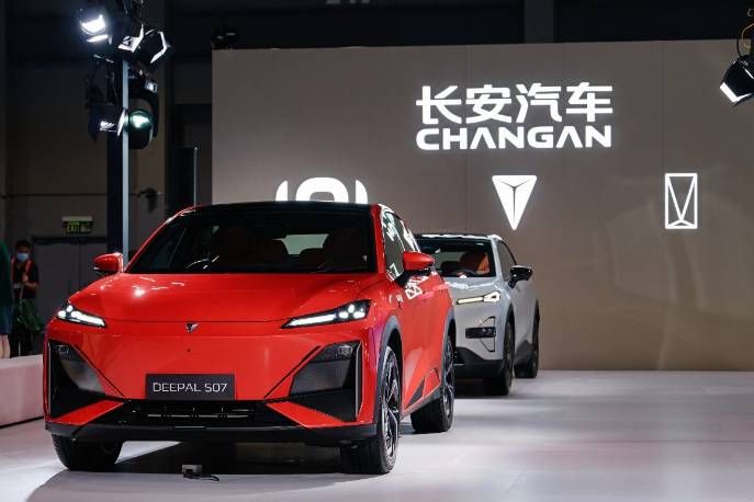 長(zhǎng)安汽車 香港嚴(yán)選！長(zhǎng)安數(shù)智產(chǎn)品2025香港車博會(huì)掀熱潮