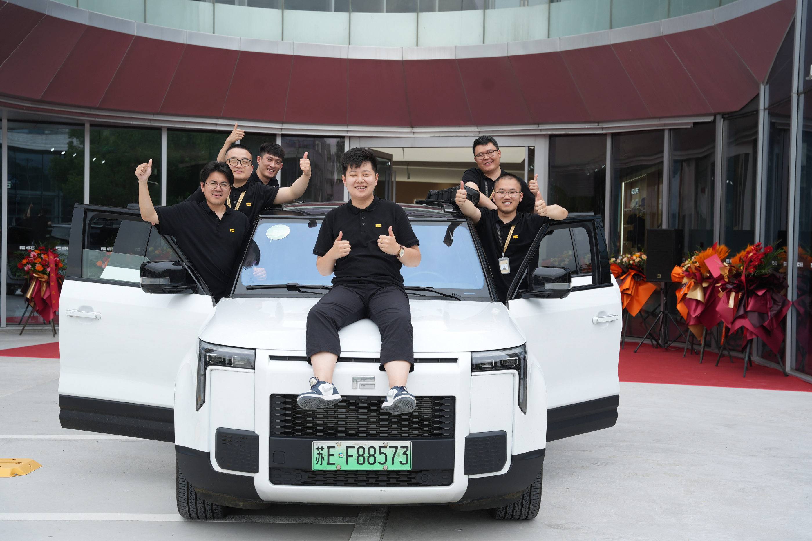 極石汽車合肥綜合體驗中心正式開業(yè)