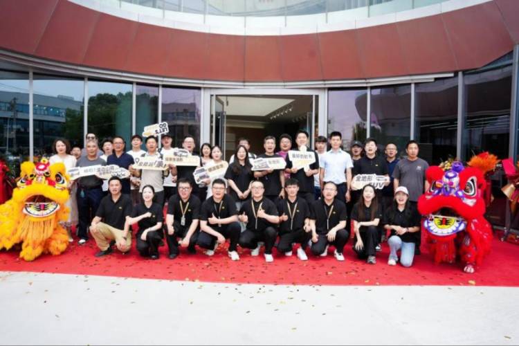 極石汽車合肥綜合體驗中心正式開業