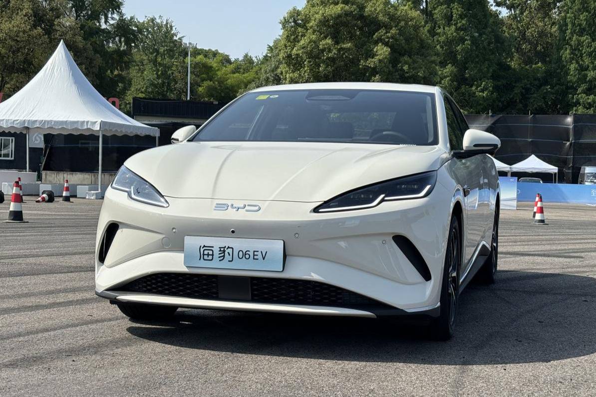 停車比老司機(jī)還穩(wěn)！試駕海豹06EV：12萬真能買到這些？