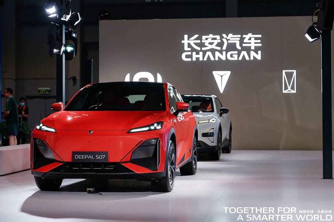 長(zhǎng)安汽車(chē) 香港嚴(yán)選！長(zhǎng)安數(shù)智產(chǎn)品車(chē)博會(huì)掀熱潮