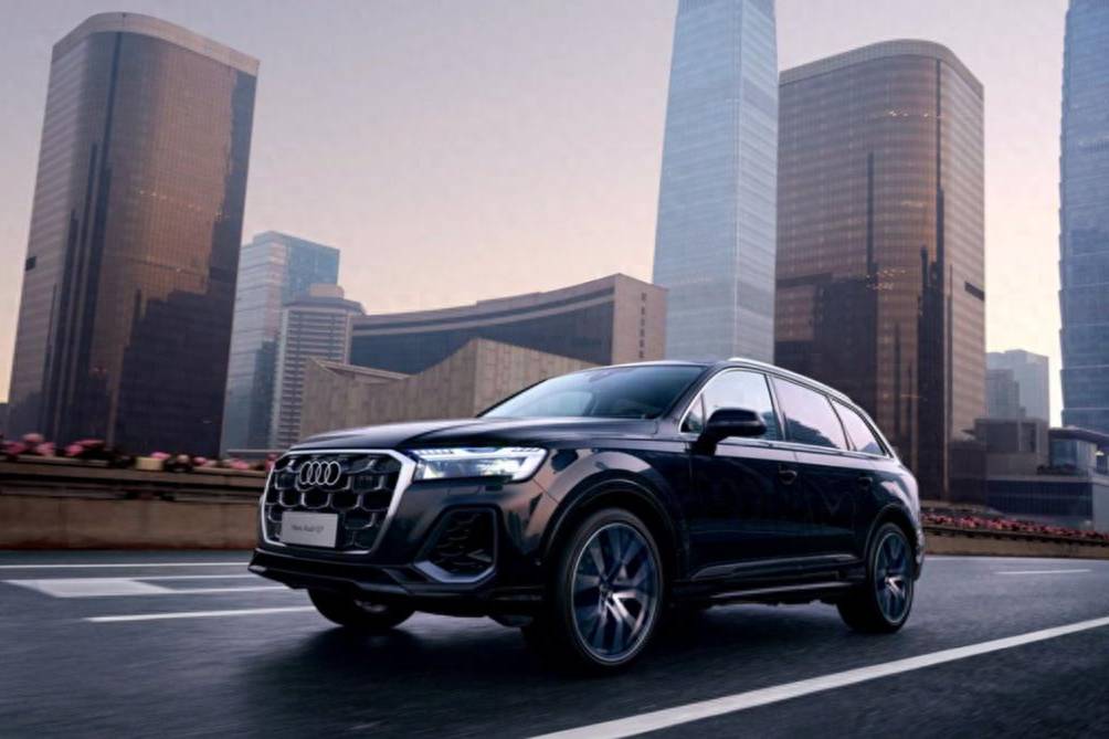 7座SUV=奶爸車？奧迪Q7：閉嘴，看我劈彎！
