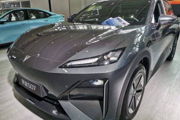 長(zhǎng)安深藍(lán)追尾，車主稱緊急制動(dòng)未介入？4S店想花兩千刪視頻