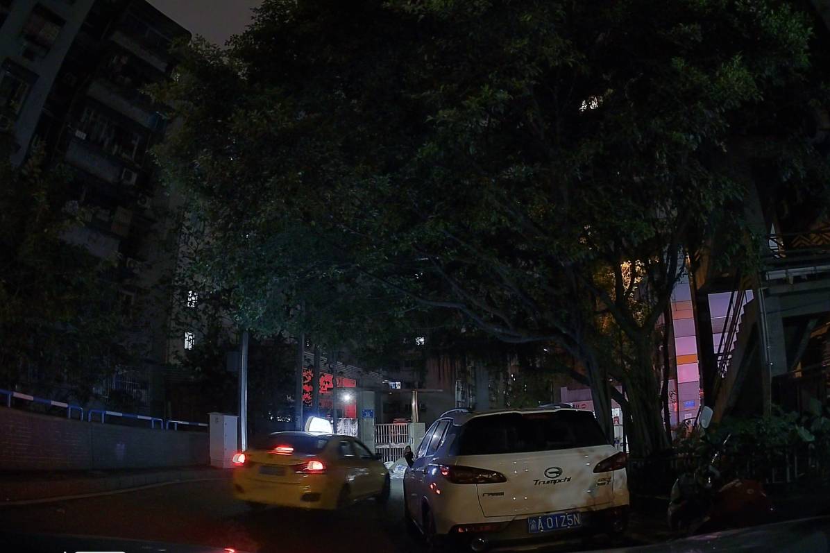 如何挑選到夜視效果和性能較好的行車(chē)記錄儀？