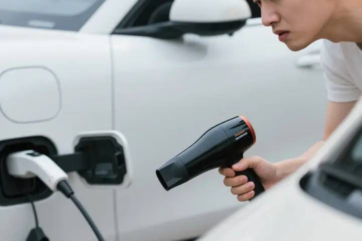 電動車充電口進水咋辦?