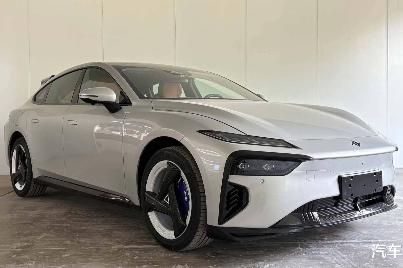 東風(fēng)奕派eπ007新車型申報(bào)信息公布！增加空氣動(dòng)力學(xué)套件