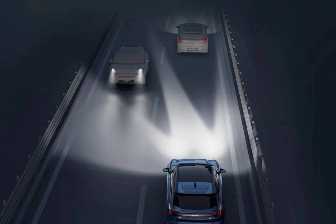 車企比 AEB 剎停距離像比誰挨打輕，極氪在想怎么不挨打