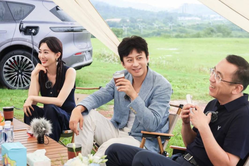 超好開、超帶感、超拉風 鄧超這樣評價嵐圖FREE+