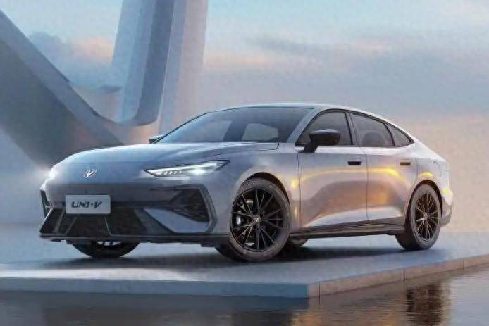 敲！現在燃油車長這樣了？2.0T，有賽道模式，賣10萬！