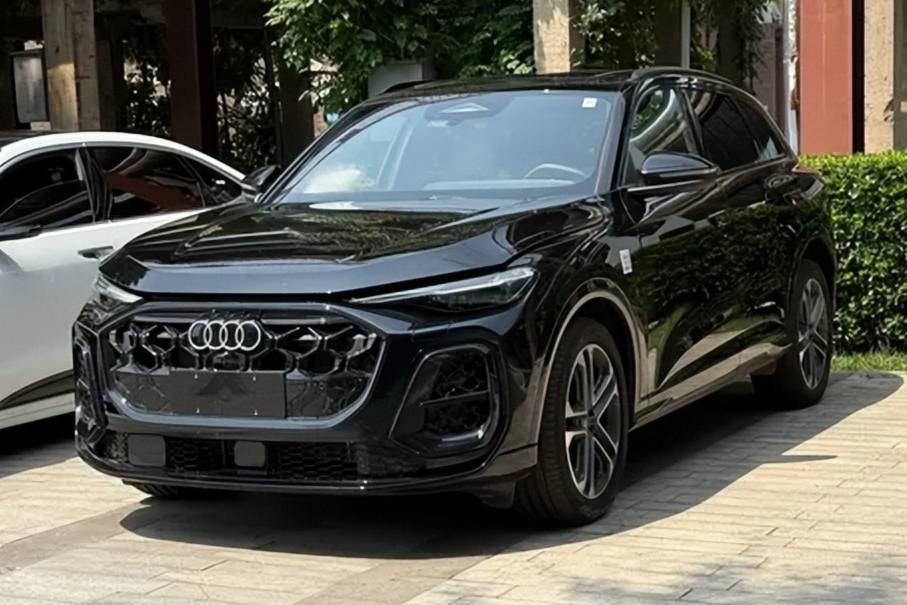 全新奧迪Q5L實(shí)車曝光！外觀造型更運(yùn)動(dòng)，搭載2.0T發(fā)動(dòng)機(jī)
