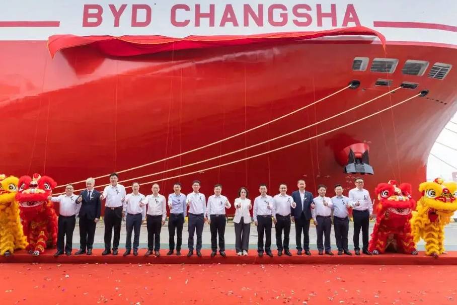 巨輪中國紅，比亞迪第六艘汽車運(yùn)輸船“長(zhǎng)沙號(hào)”正式啟航！