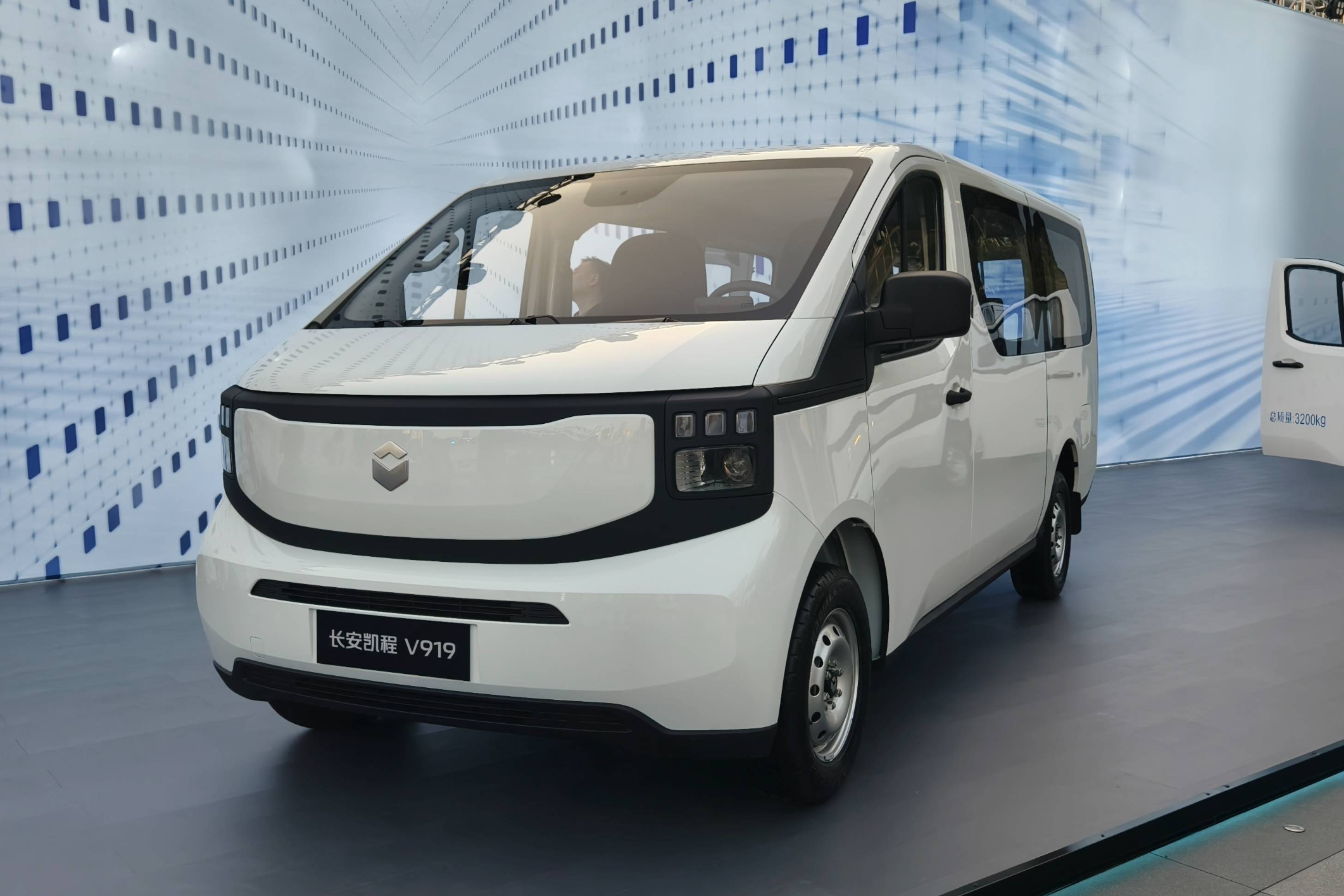 純電輕客新標桿 長安凱程V919掀了燃油輕客的桌子？