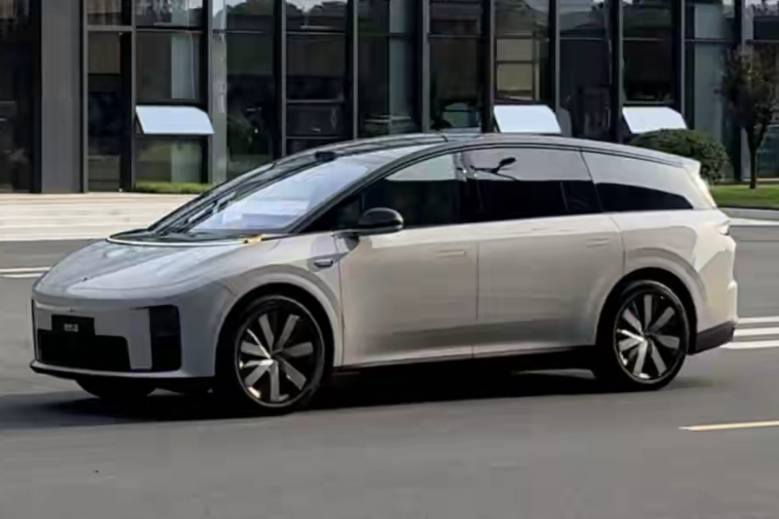理想i8實車曝光！SUV和MPV“混血”，太激進了吧