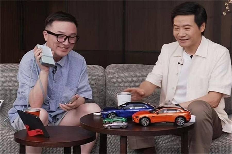 雷軍直播間，力薦特斯拉Model Y