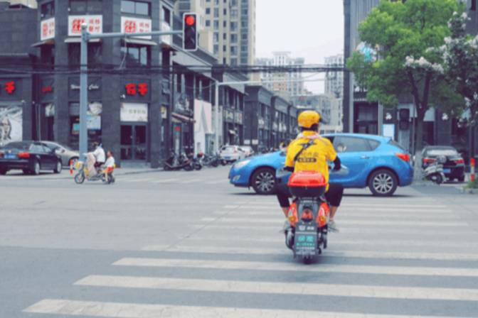 “交通安全碼”方案一旦普及,外賣員交通違法亂象將成過去式