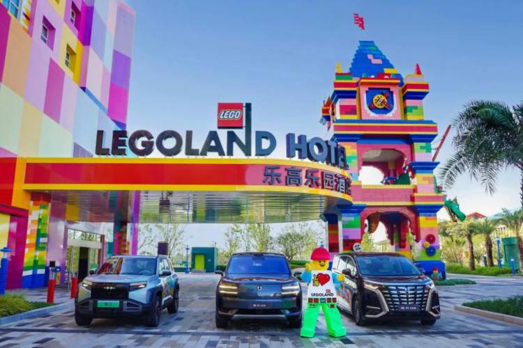 比亞迪攜上海樂高樂園?度假區(qū)，讓孩子考取人生第一張“駕駛證”