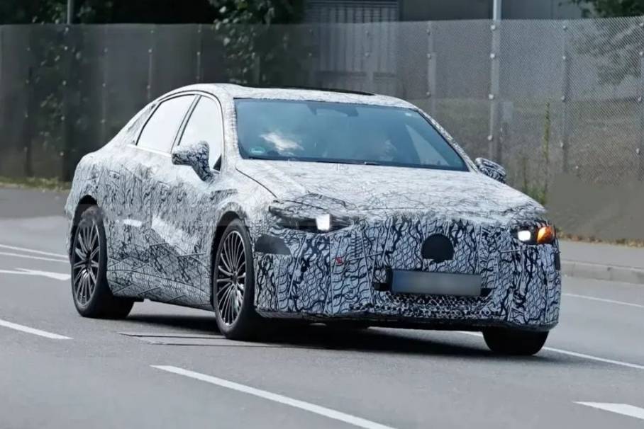 【E汽車】全新奔馳C級純電動車諜照曝光